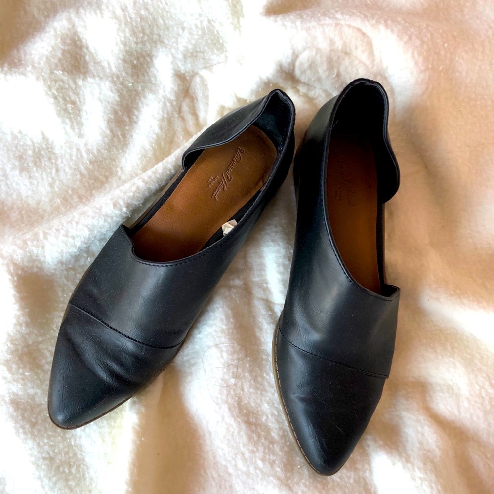 Flat shoes